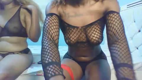 Snapshot of sanora_baby chatting on October 20, 2:27 am Sanora online show from October 20, 2:27 am