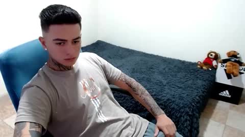 Snapshot of santi_ss chatting on October 25, 4:40 pm santi_ss online show from October 25, 4:40 pm