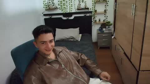 santi_ss online show from May 8, 12:49 am