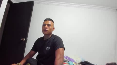 Snapshot of santiagogtx chatting on November 2, 1:49 am Santiago online show from November 2, 1:49 am