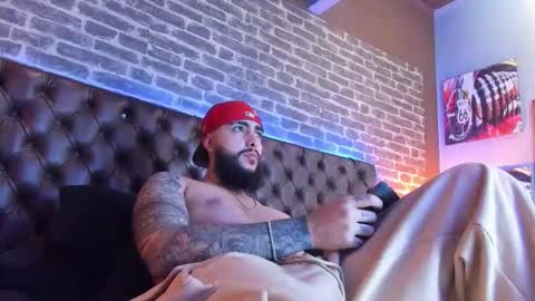 Santiago Hincapiie online show from March 8, 4:27 am