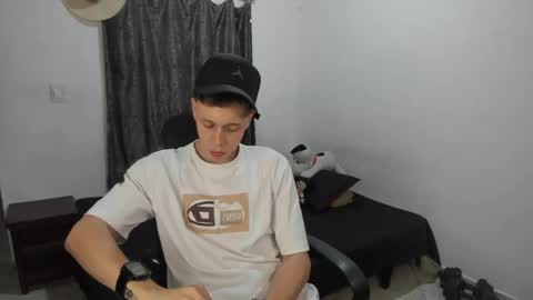 Julius Novachrono  online show from April 10, 12:38 am