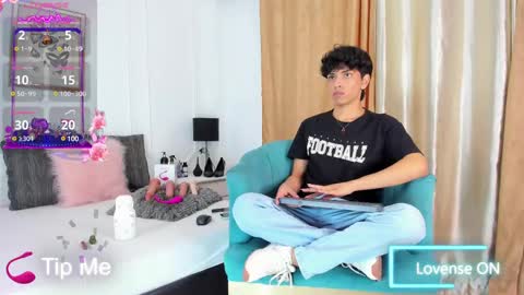 Santiago Carrington online show from February 12, 8:50 pm