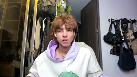 Snapshot of santy_kitty chatting on February 4, 1:34 am kitty online show from February 4, 1:34 am