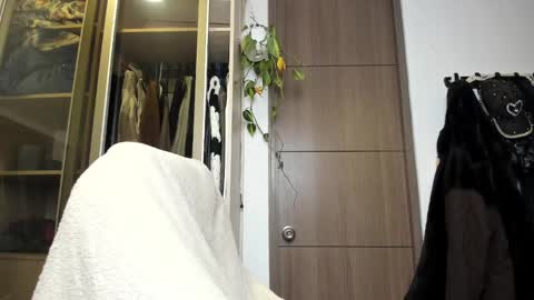 Snapshot of santy_kitty chatting on March 2, 3:24 am kitty online show from March 2, 3:24 am