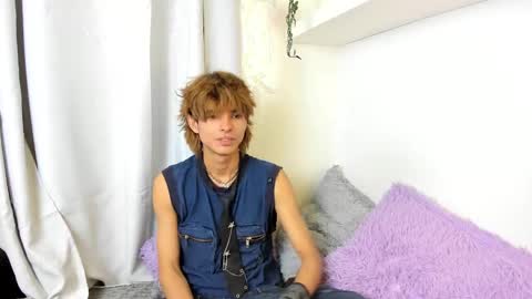 Snapshot of santy_kitty chatting on February 21, 3:23 am kitty online show from February 21, 3:23 am