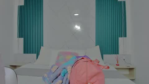 sara allenx online show from September 22, 1:37 pm