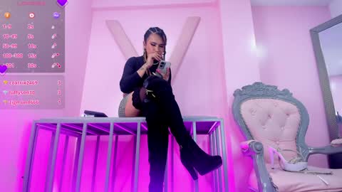 Sara HooT  online show from January 4, 9:10 am