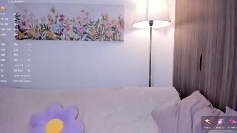 Snapshot of sara_kim_ chatting on October 9, 12:16 am Sara new account give me thomb up Follow me help me reach 15k followers again online show from October 9, 12:16 am