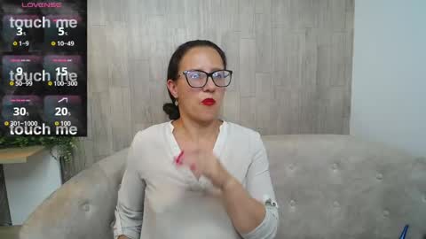 Sara   online show from April 13, 10:03 pm