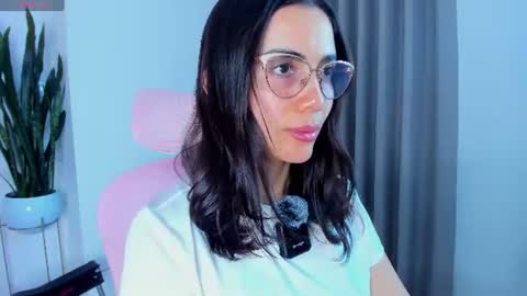 Sara online show from June 24, 6:15 pm