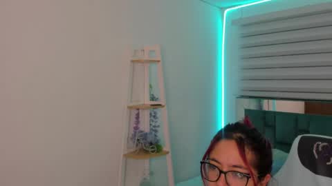 sara_red_x online show from May 24, 3:14 am