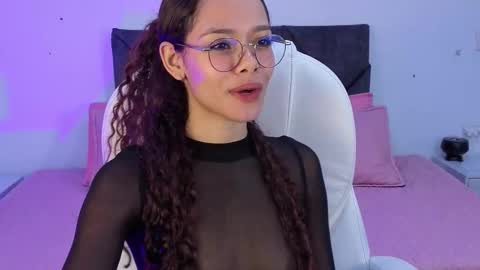 sara  online show from November 25, 2:38 pm