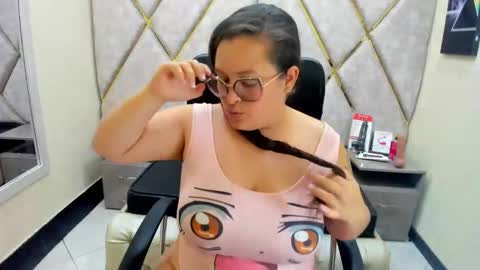 sara_thonson_ online show from May 14, 4:32 am