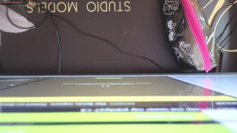 sara_valderrama_ online show from May 7, 2:35 pm