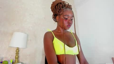 saraacollinss online show from November 25, 9:13 pm