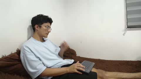 sara and thomas online show from February 20, 3:56 am