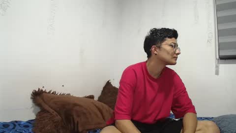 sara and thomas online show from January 26, 3:27 am