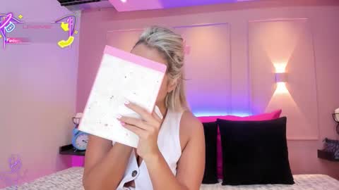 SaraAvila  online show from September 14, 10:33 pm