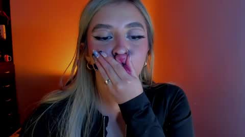 saradiazxxx online show from March 29, 8:27 am