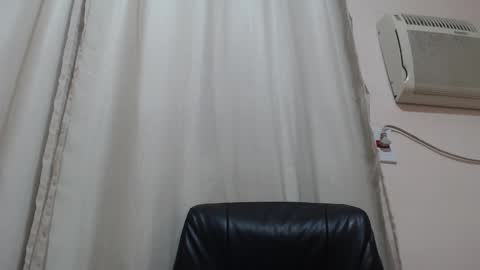 saradorj92 online show from December 5, 10:18 pm