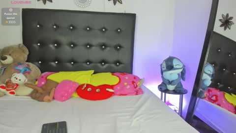 sarah_lowee online show from March 10, 2:27 am