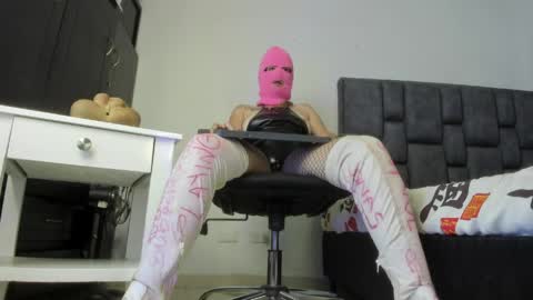 Sarah online show from April 9, 2:12 pm