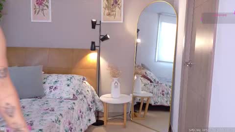 sarah_rayy online show from January 11, 9:10 pm