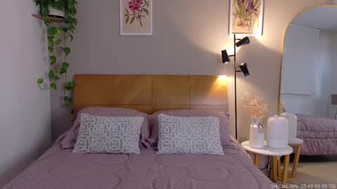 sarah_rayy online show from December 3, 9:37 pm