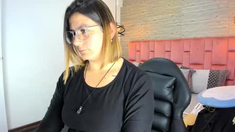 Sarah Deyvis online show from October 2, 8:18 pm