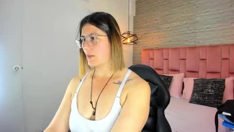 Sarah Deyvis online show from September 17, 5:49 pm