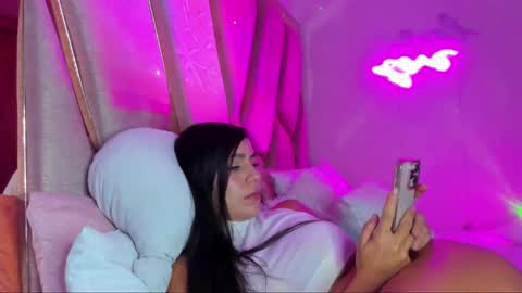 sarahhensoon online show from November 15, 12:01 am