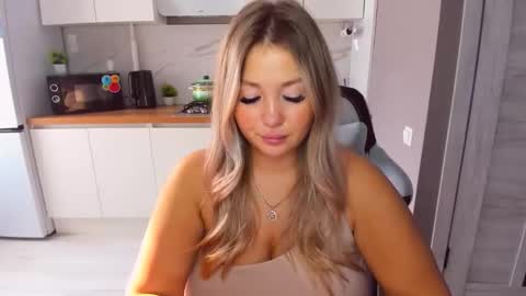 Snapshot of sarahmils chatting on September 19, 12:09 pm Sarah online show from September 19, 12:09 pm