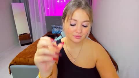 Sarah online show from November 4, 3:13 pm