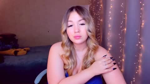 Snapshot of sarahmils chatting on March 4, 7:32 pm Sarah online show from March 4, 7:32 pm