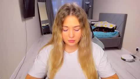 Sarah online show from February 12, 2:09 pm