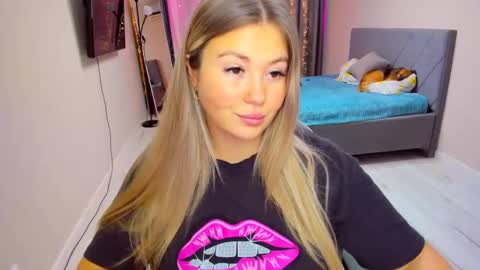 Sarah online show from December 3, 5:46 pm