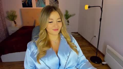 Snapshot of sarahmils chatting on January 17, 12:10 pm Sarah online show from January 17, 12:10 pm