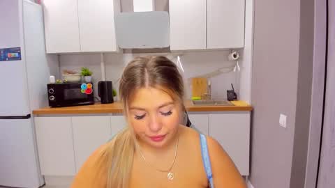 Snapshot of sarahmils chatting on October 22, 12:40 pm Sarah online show from October 22, 12:40 pm