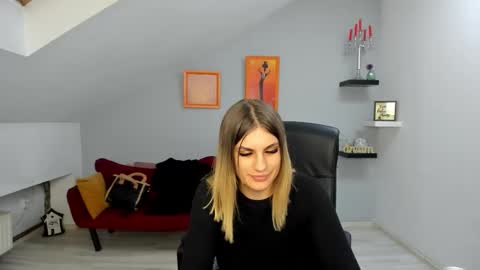 sarahowenn online show from December 18, 9:54 pm