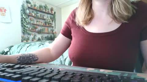 Sarah online show from May 14, 8:29 pm