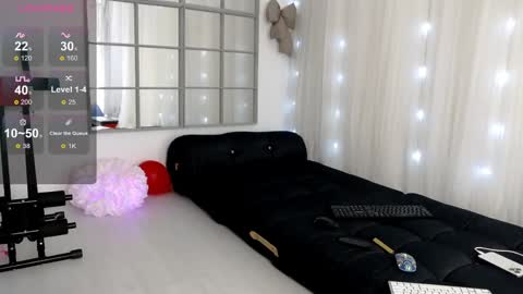 sarahraiynex online show from May 7, 11:28 am
