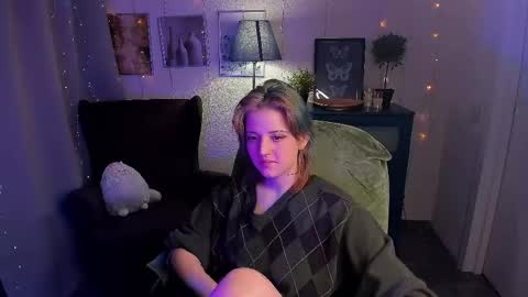 Sarah online show from April 28, 9:41 pm