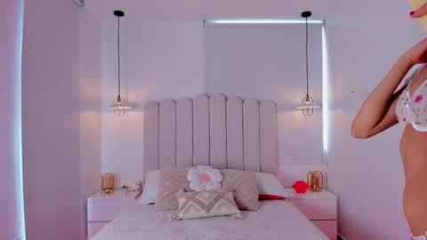 Sara jones   online show from April 7, 6:21 pm