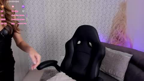 Sara jones   online show from February 7, 12:52 pm