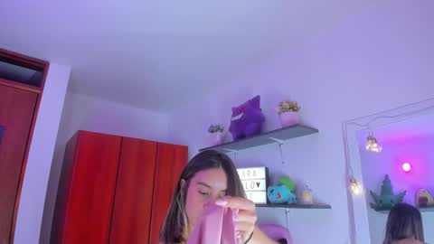Snapshot of saralolo420 chatting on January 29, 12:01 am sara  online show from January 29, 12:01 am