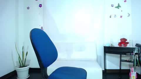 Saraloves online show from February 27, 7:26 pm