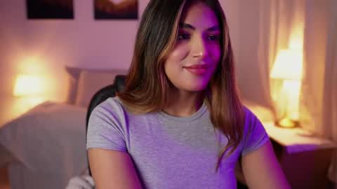 Snapshot of saraparisi_ chatting on October 23, 12:01 am Sara online show from October 23, 12:01 am