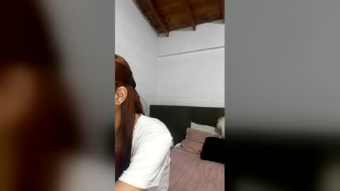 sarasaenz999 online show from June 25, 1:57 am