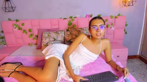 sarasaenz999 online show from July 23, 3:09 pm